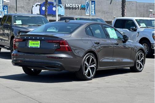2024 Volvo S60 B5 Plus Dark Theme