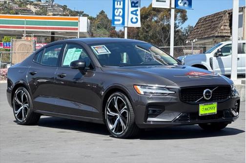 2024 Volvo S60 B5 Plus Dark Theme
