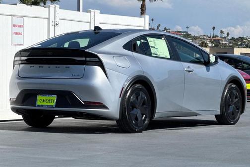 2026 Toyota Prius Plug-In Hybrid SE