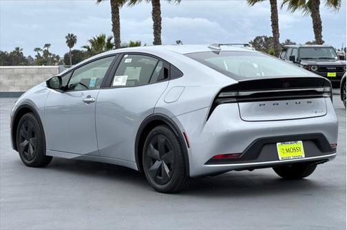 2025 Toyota Prius L