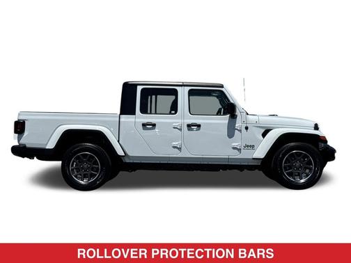 Bright White Clearcoat 2022 Jeep Gladiator Overland