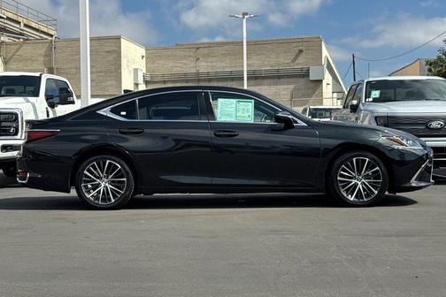 2024 Lexus ES 300h Base