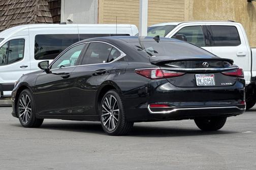 2024 Lexus ES 300h Base