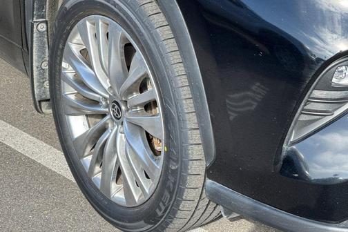 Midnight Black Metallic 2023 Toyota Highlander Platinum