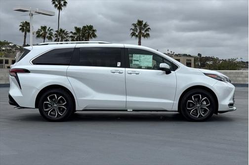 2025 Toyota Sienna Platinum 7 Passenger