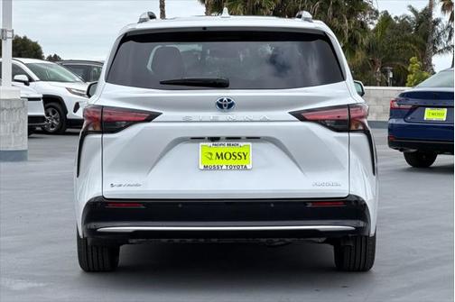 2025 Toyota Sienna Platinum 7 Passenger