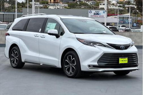 2025 Toyota Sienna Platinum 7 Passenger