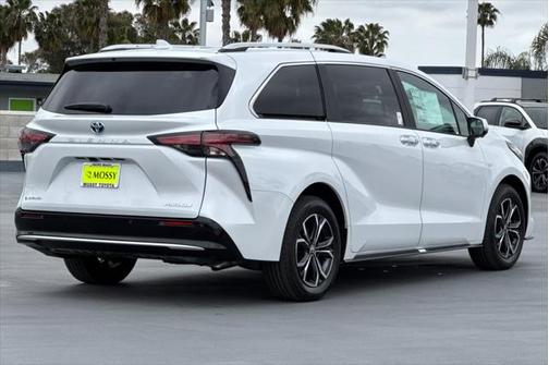 2025 Toyota Sienna Platinum 7 Passenger