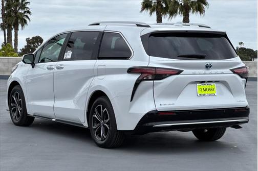 2025 Toyota Sienna Platinum 7 Passenger