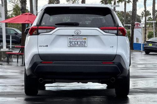 2022 Toyota RAV4 LE