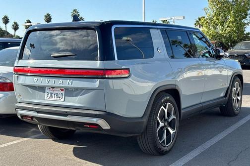 2023 Rivian R1S Adventure