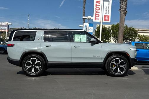 2023 Rivian R1S Adventure