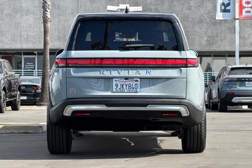 2023 Rivian R1S Adventure