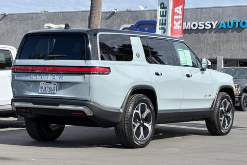 2023 Rivian R1S Adventure