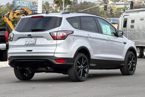 Ingot Silver Metallic 2018 Ford Escape SE