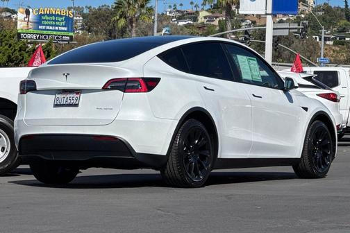 2021 Tesla Model Y Long Range Dual Motor All-Wheel Drive