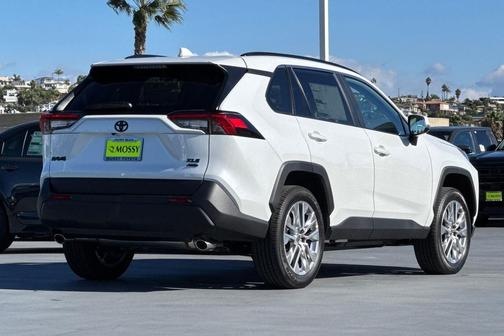2025 Toyota RAV4 XLE Premium