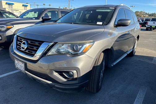 2018 Nissan Pathfinder SV