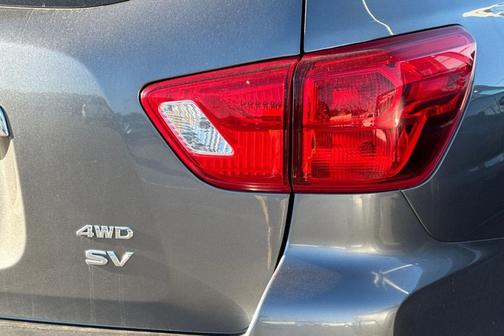 2018 Nissan Pathfinder SV