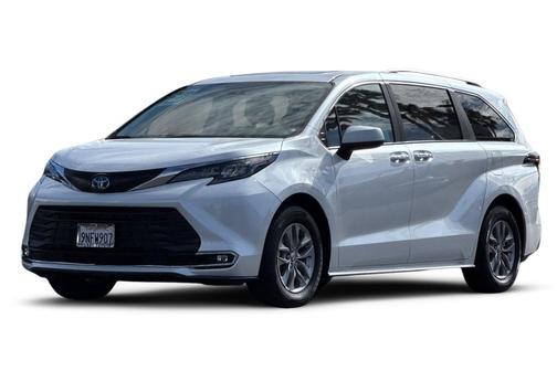 2024 Toyota Sienna XLE