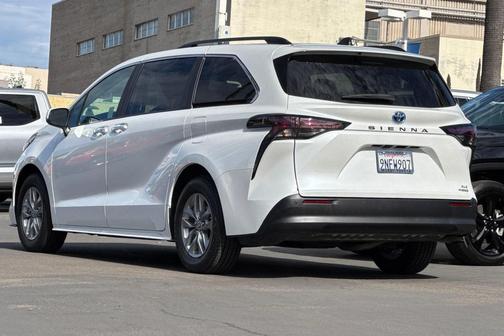 2024 Toyota Sienna XLE