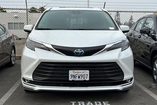 2024 Toyota Sienna XLE