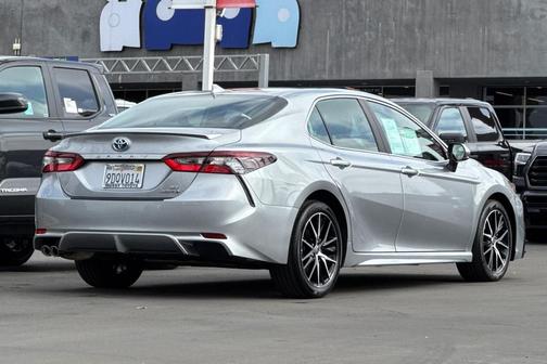 2023 Toyota Camry SE