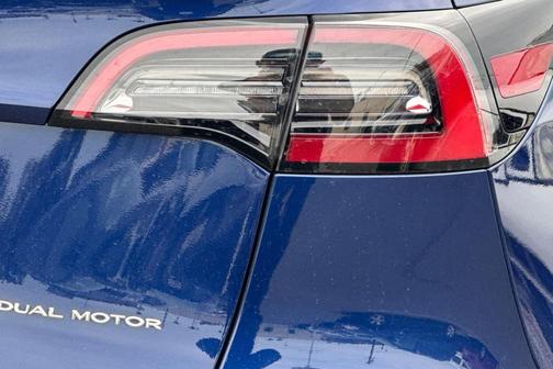 2022 Tesla Model Y Long Range Dual Motor All-Wheel Drive