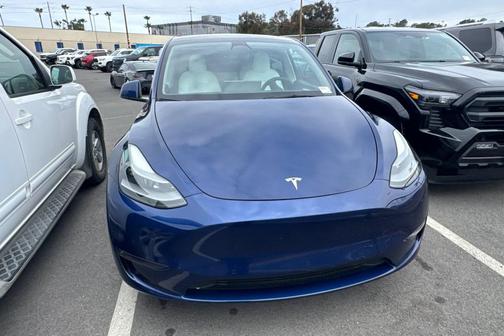 2022 Tesla Model Y Long Range Dual Motor All-Wheel Drive