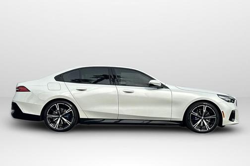 White Metallic 2024 BMW 530 530i
