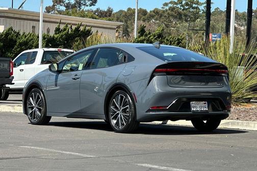 2025 Toyota Prius XLE