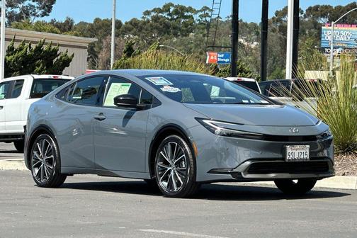 2025 Toyota Prius XLE