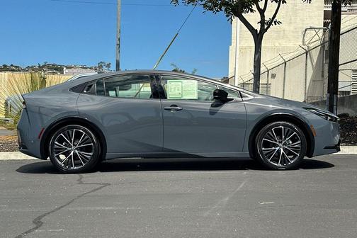 2025 Toyota Prius XLE