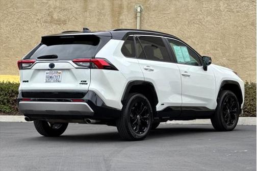2022 Toyota RAV4 Hybrid SE