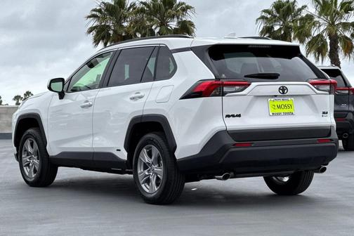 2025 Toyota RAV4 Hybrid XLE