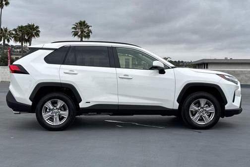 2025 Toyota RAV4 Hybrid XLE