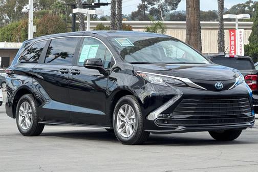 2024 Toyota Sienna LE