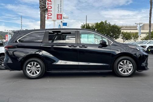 2024 Toyota Sienna LE