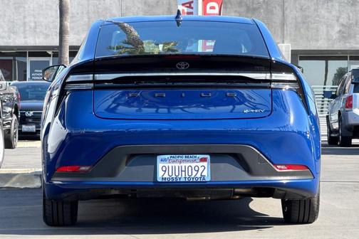 2025 Toyota Prius Plug-In Hybrid SE