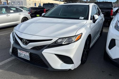 2020 Toyota Camry SE
