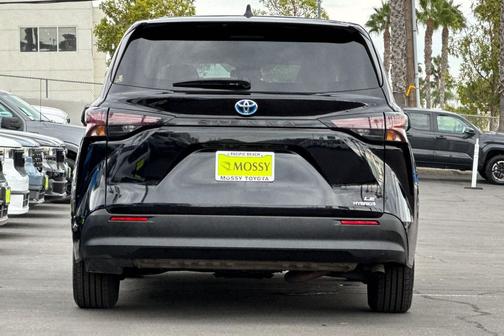 2024 Toyota Sienna LE