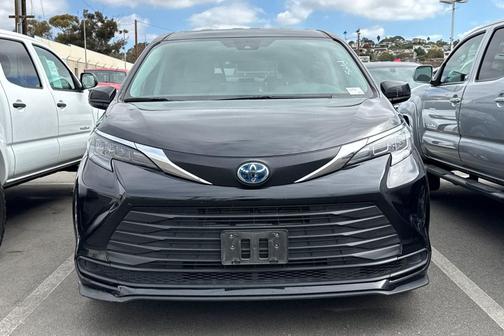 2024 Toyota Sienna LE