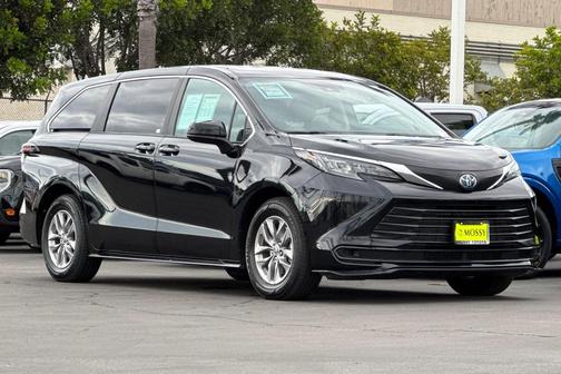 2024 Toyota Sienna LE