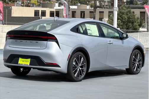 2025 Toyota Prius XLE