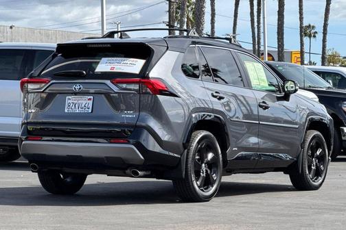 2021 Toyota RAV4 Hybrid SE