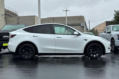 2022 Tesla Model Y Long Range Dual Motor All-Wheel Drive