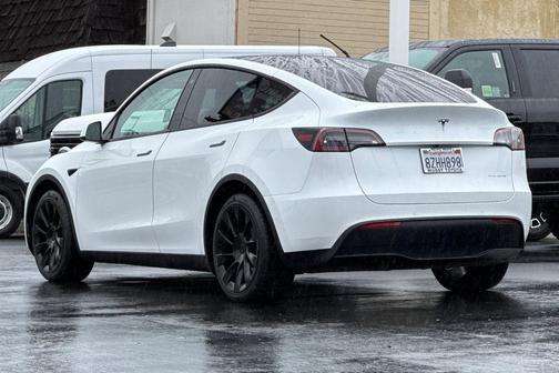 2022 Tesla Model Y Long Range Dual Motor All-Wheel Drive