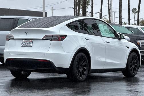 2022 Tesla Model Y Long Range Dual Motor All-Wheel Drive