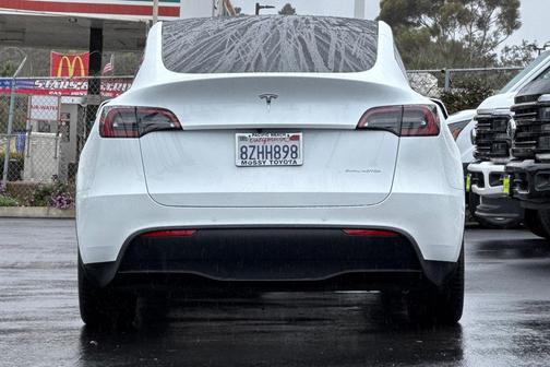 2022 Tesla Model Y Long Range Dual Motor All-Wheel Drive