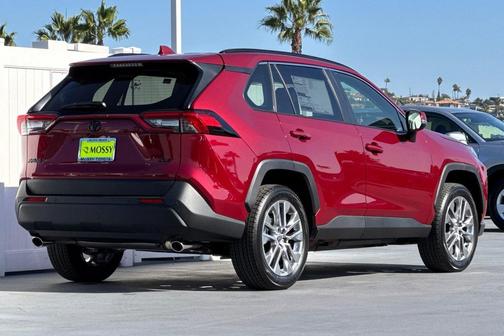 2025 Toyota RAV4 XLE Premium